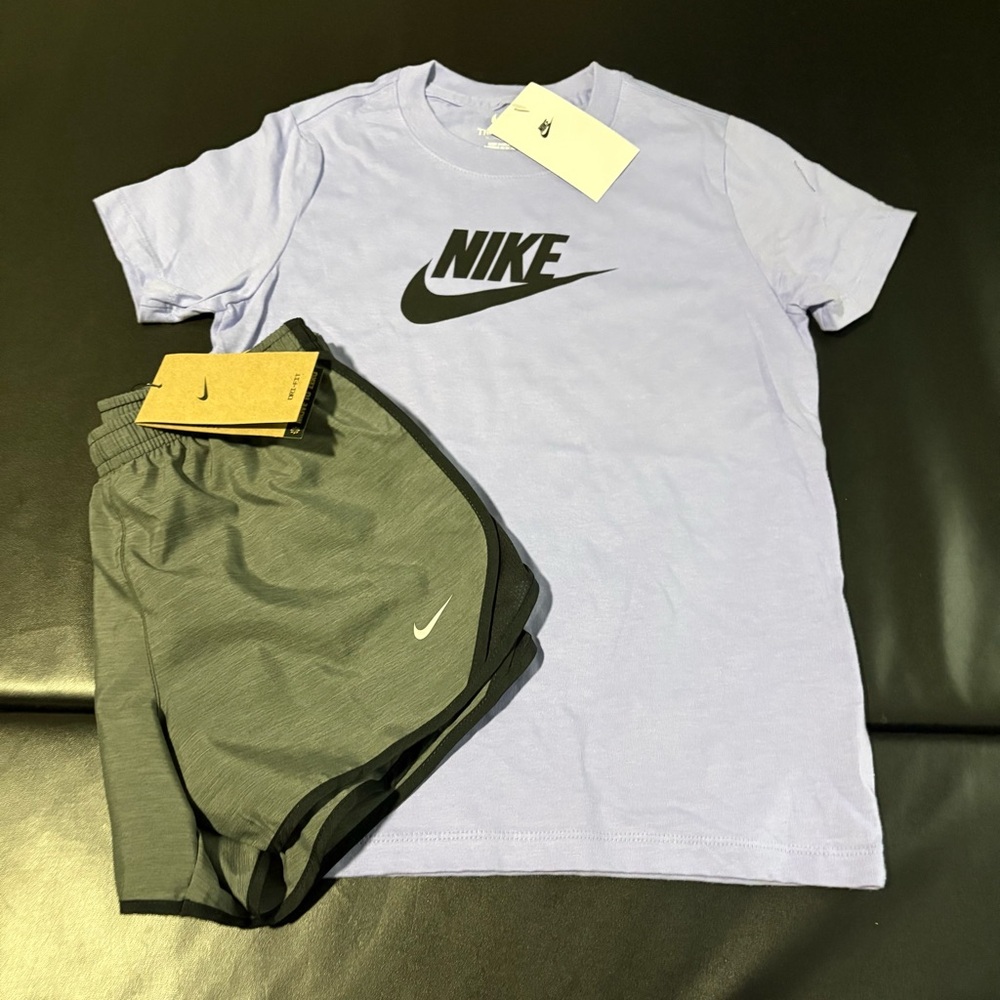 NWT Nike Athletic Set Girls Youth Size Medium